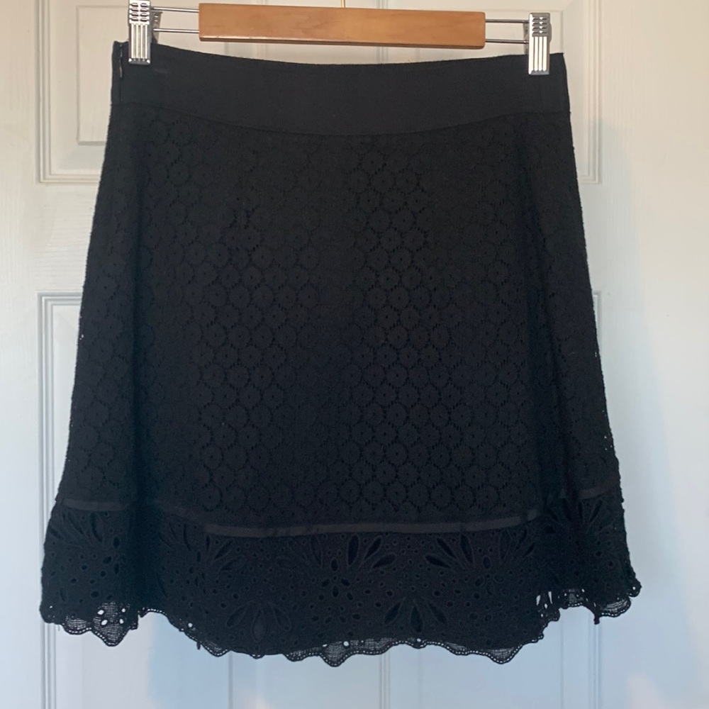 LOFT black lace skirt, above the knee, side zip, size 4